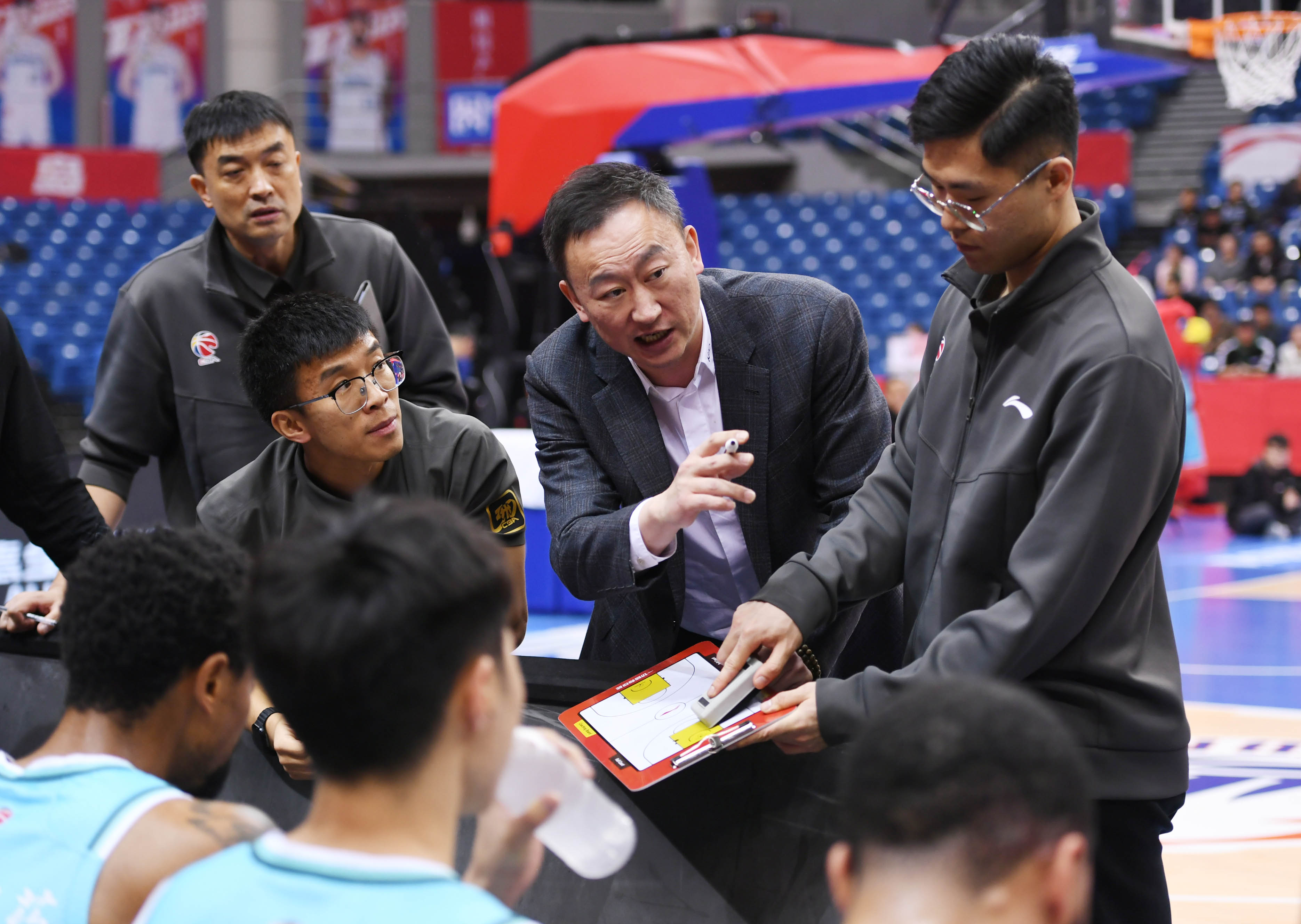 CBA季后赛赛程吃紧,本菲卡赛前扳平良机,震撼外界,资深球员宣示担当(麦迪cba最精彩的比赛) CBA季后赛赛程吃紧,本菲卡赛前扳平良机,震撼外界,资深球员宣示担当(麦迪cba最精彩的比赛)