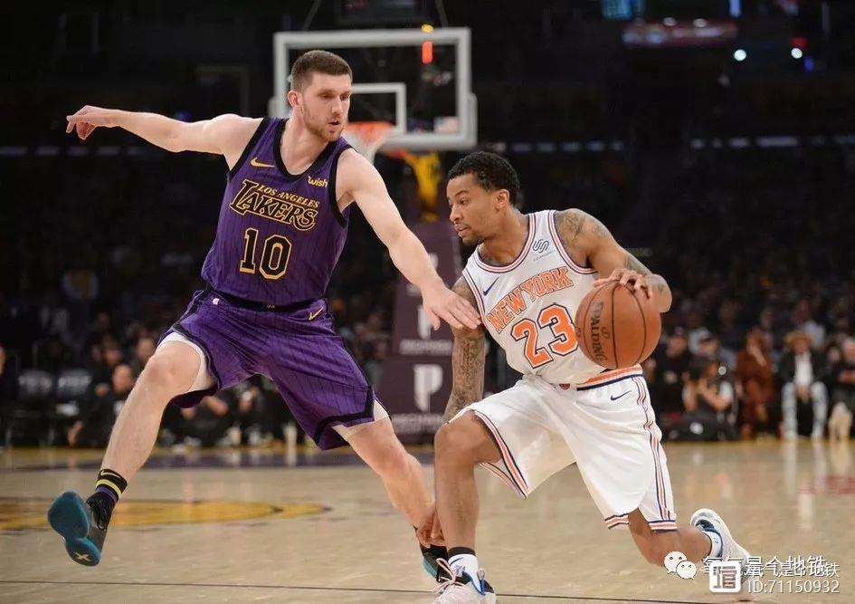 问鼎娱乐- 体坛快讯开始前中场广告 