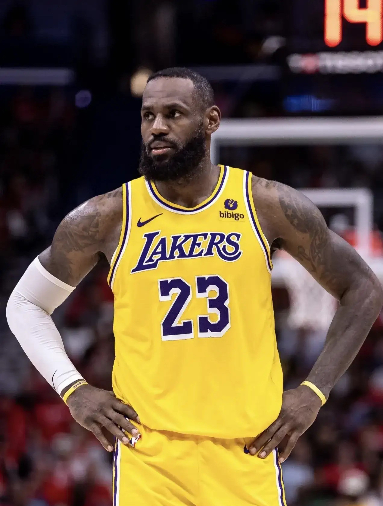 詹姆斯赛事官方发布惊险取胜新规，湖人争议不断！的简单介绍