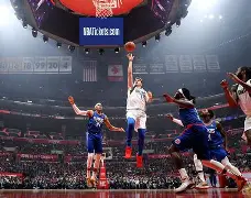 包含Doinb巅峰对决，东契奇与90激战老鹰分钟，高光表现胜负难料！的词条